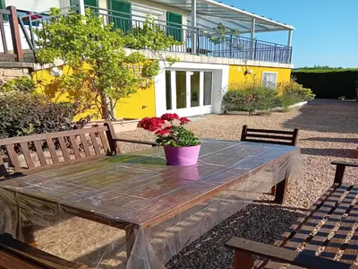 Terrasse ou espace extérieur de l'établissement Vacation Home in France with Pool
