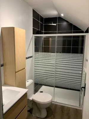 Salle de bains dans l'établissement Logement au calme, à proximité de tous