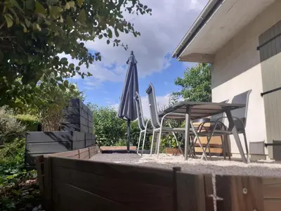Balcon ou terrasse dans l'établissement L'Orée de Nuits Maison avec jardin au pied des vignes