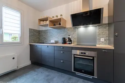 Cuisine ou kitchenette dans l'établissement L'Orée de Nuits Maison avec jardin au pied des vignes