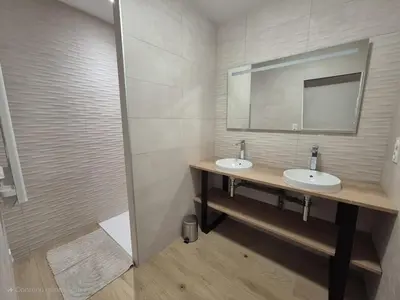 Salle de bains dans l'établissement Hébergement Cressia