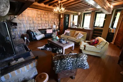 Coin salon dans l'établissement Le toit du Morvan - Nature & SPA