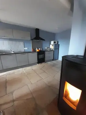 Cuisine ou kitchenette dans l'établissement Maison bourguignonne