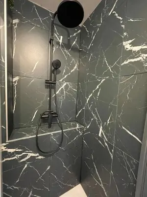 Salle de bains dans l'établissement Cinema et Billiard