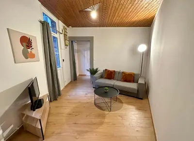 Télévision ou salle de divertissement dans l'établissement Le Nid Dijonnais