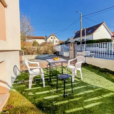 Jardin de l'établissement Le Double Studio AB à Dijon CHU, Ciné & Extérieur
