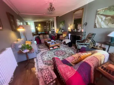 Coin salon dans l'établissement Beautiful 18th Century Whole Manor House with Sole Use Private Pool