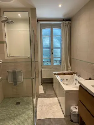 Salle de bains dans l'établissement Beautiful 18th Century Whole Manor House with Sole Use Private Pool