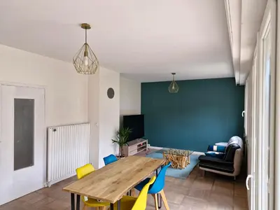 Télévision ou salle de divertissement dans l'établissement Maison Dijon proche centre ville