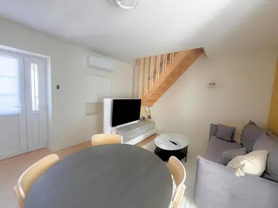 Télévision ou salle de divertissement dans l'établissement Duplex haut de gamme, climatisation, hyper centre, balcon, très calme, stationnements à 10m