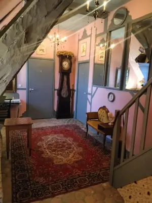 Coin salon dans l'établissement Vieux château Saint-Claude