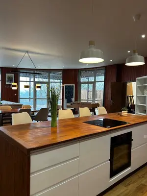 Cuisine ou kitchenette dans l'établissement Location gîte atypique Jura