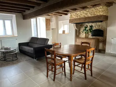 Coin salon dans l'établissement Maison de campagne rénovée