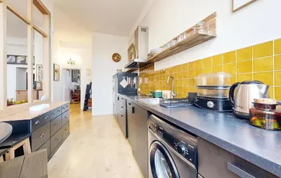 Cuisine ou kitchenette dans l'établissement Gorgeous Apartment In Lons-Le-Saunier