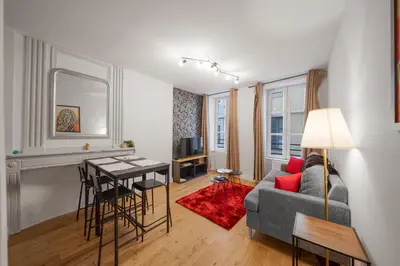 Coin salon dans l'établissement Le Molière 1 chambre avec patio