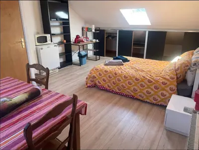 Cuisine ou kitchenette dans l'établissement Voyage