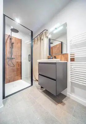 Salle de bains dans l'établissement L'aventurière