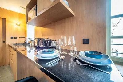 Cuisine ou kitchenette dans l'établissement L'aventurière