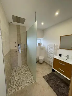 Salle de bains dans l'établissement Appartement calme et chaleureux