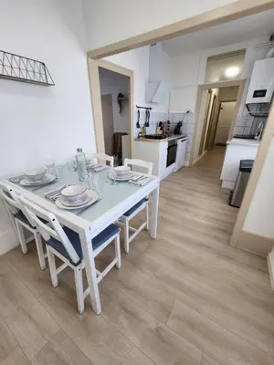 Cuisine ou kitchenette dans l'établissement Le cocon de Charlotte