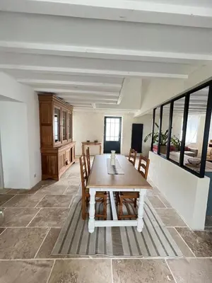 Coin salon dans l'établissement Gîte