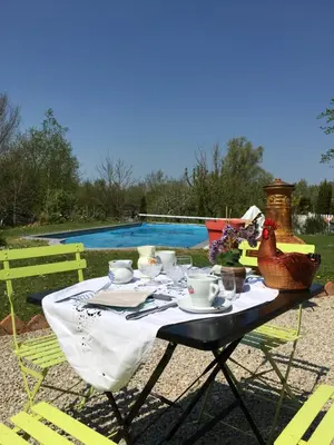 Piscine de l'établissement La Ferme de Jad ou située à proximité