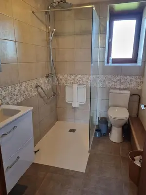 Salle de bains dans l'établissement Au Marlézay country house 4 personnes