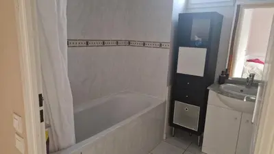 Salle de bains dans l'établissement Charmant duplex avec grand balcon