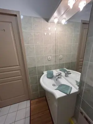 Salle de bains dans l'établissement Chtibourguignon, Appartement dans très agréable résidence avec piscine chauffée et sauna