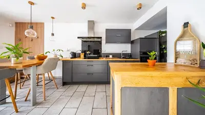 Cuisine ou kitchenette dans l'établissement L'Écrin d'Ernest - Maison avec Charme- Extérieur