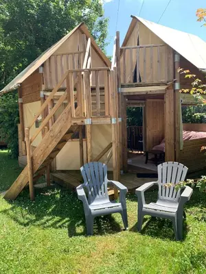 Jardin de l'établissement Insolite au Camping La Saline d'Arc et Senans