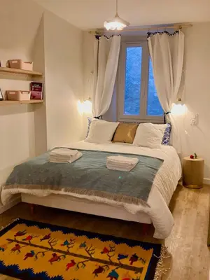 Un ou plusieurs lits dans un hébergement de l'établissement Studio cosy au cœur d'Arbois