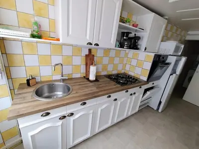 Cuisine ou kitchenette dans l'établissement gite iza familiale Morvan