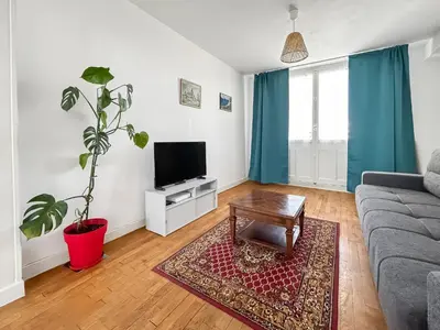 Télévision ou salle de divertissement dans l'établissement Appartement Lumineux, Proche Centre Dijon