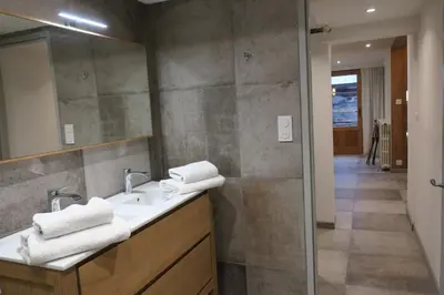 Salle de bains dans l'établissement Versant de vigne