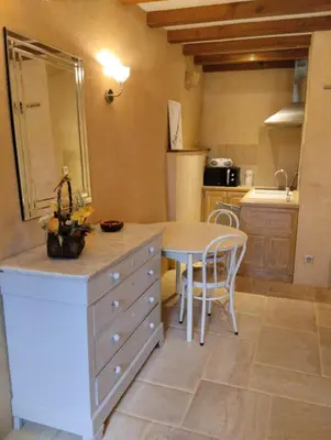 Cuisine ou kitchenette dans l'établissement Gite Le petit nid
