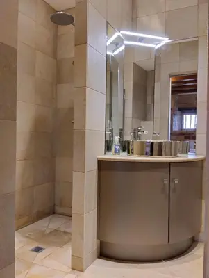 Salle de bains dans l'établissement Gite Le petit nid