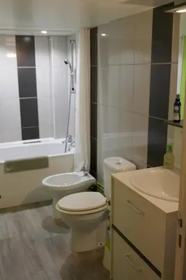 Salle de bains dans l'établissement Gite Le Nid Abord