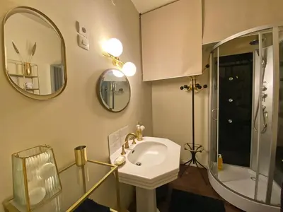 Salle de bains dans l'établissement Les Fresques de Camille