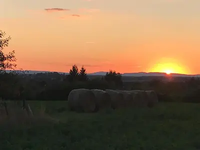 Lever ou coucher de soleil vu de la maison de vacances ou à proximité