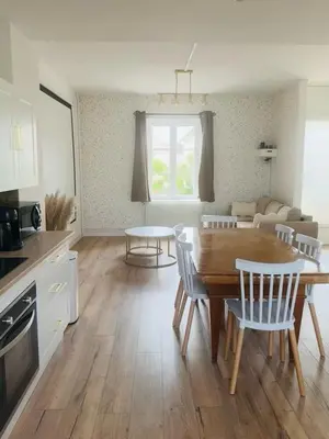 Cuisine ou kitchenette dans l'établissement Joli Logis