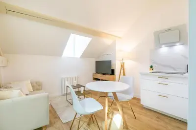 Cuisine ou kitchenette dans l'établissement Le Turgot - Charme et détente