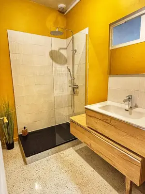 Salle de bains dans l'établissement Chez Kapameï