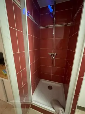 Salle de bains dans l'établissement Le Caveau de Vergisson