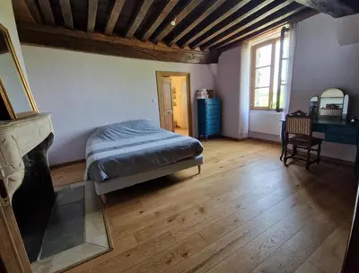 Un ou plusieurs lits dans un hébergement de l'établissement MAISON EN PIERRE type CHATEAU