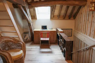 Télévision ou salle de divertissement dans l'établissement Moulin Cozanne