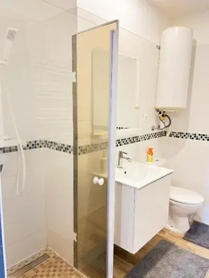 Salle de bains dans l'établissement Studio paisible en Morvan