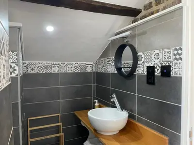 Salle de bains dans l'établissement Gîte Camping les Arbois