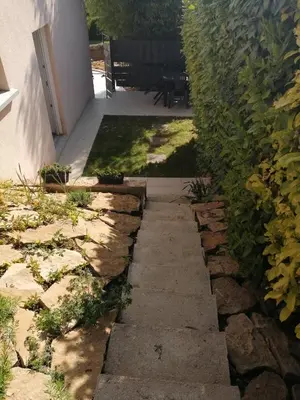 Jardin de l'établissement Chez Nathalie et flavien