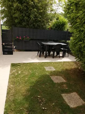 Jardin de l'établissement Chez Nathalie et flavien